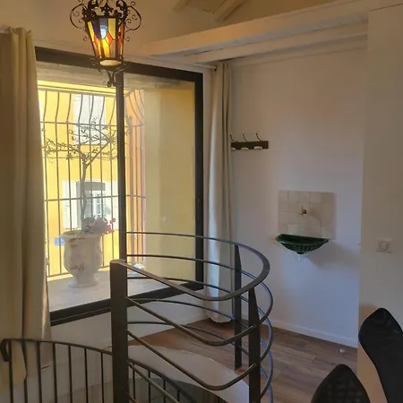 Le Patio St Jacques דירה